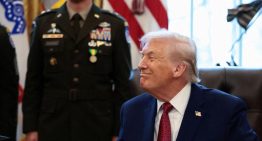 Trump amplía la lista de países con restricciones de entrada a Estados Unidos: incluye a Siria y Palestina