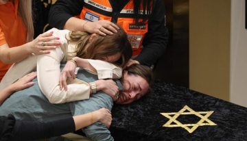 Australia celebra el primer funeral por las víctimas del ataque en la playa de Sídney