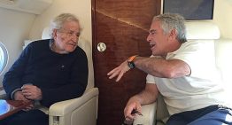 Los demócratas publican 68 nuevas fotos de Epstein: mujeres con frases en el cuerpo e imágenes de Noam Chomsky y Bill Gates