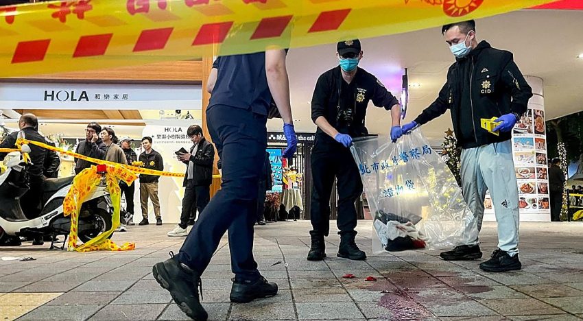 Tres muertos y nueve heridos en un ataque con cuchillo y bombas de humo en dos estaciones de metro de Taipéi