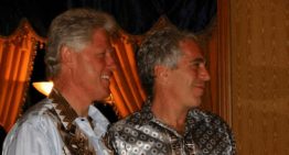 Clinton acusa a la Casa Blanca de usarlo como chivo expiatorio tras la difusión de fotos con Epstein