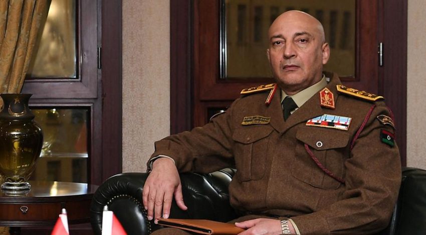 Muere el jefe del Ejército de Libia tras estrellarse el avión en el que viajaba