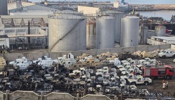 La coalición liderada por Arabia Saudí ataca armas y vehículos presuntamente traídos a Yemen desde EAU