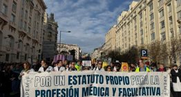 La huelga de médicos arranca con movilizaciones y un seguimiento desigual: «La profesión ha despertado y no vamos a volver a dormirnos»