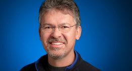 El jefe de IA de Apple deja su cargo en plena carrera con sus competidores