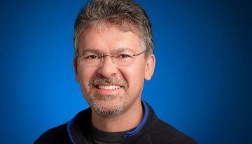 El jefe de IA de Apple deja su cargo en plena carrera con sus competidores