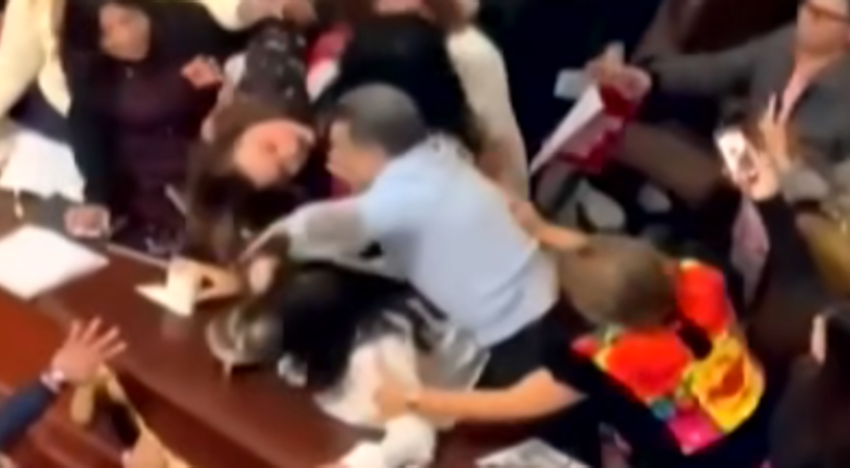 Violencia en el Congreso de la CDMX: diputadas se agreden a golpes y se tiran del pelo durante una discusión sobre la reforma de transparencia