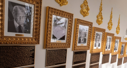 Trump instala placas en la Casa Blanca con ofensas contra Obama y llama a Biden «dormilón»