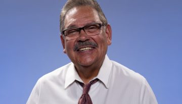 Jorge Rivera Nieves estrena su primer libro mientras espera cumplir sus 50 años en Telemundo