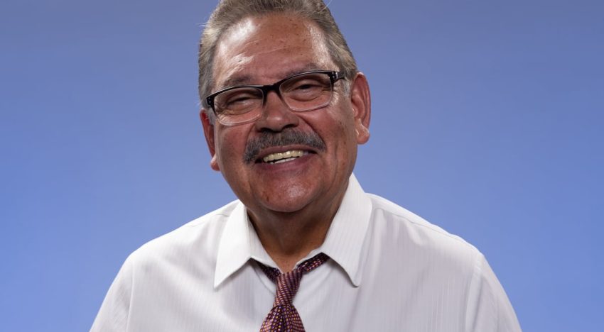 Jorge Rivera Nieves estrena su primer libro mientras espera cumplir sus 50 años en Telemundo