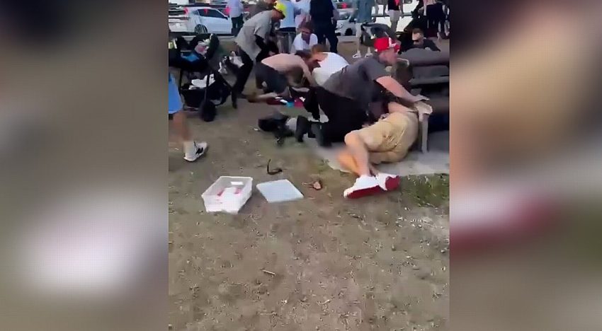 Al menos dos detenidos y varios muertos tras un tiroteo contra un festival judío en la playa más popular de Sídney