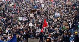 «¿De verdad vamos a parar nosotros a los rusos?»: miles de jóvenes alemanes protestan contra la nueva mili