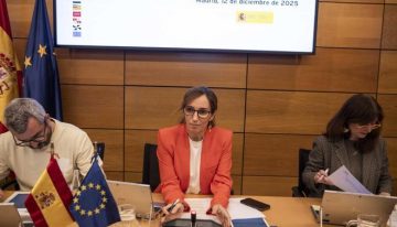 Mónica García reprocha al PP que quiera retirar el Estatuto Marco y preguntará a los sindicatos si están de acuerdo