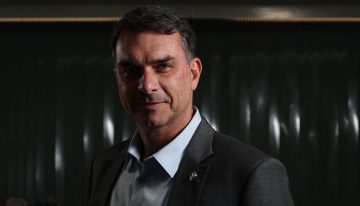 Bolsonaro confirma la candidatura presidencial de su hijo antes de su octava cirugía
