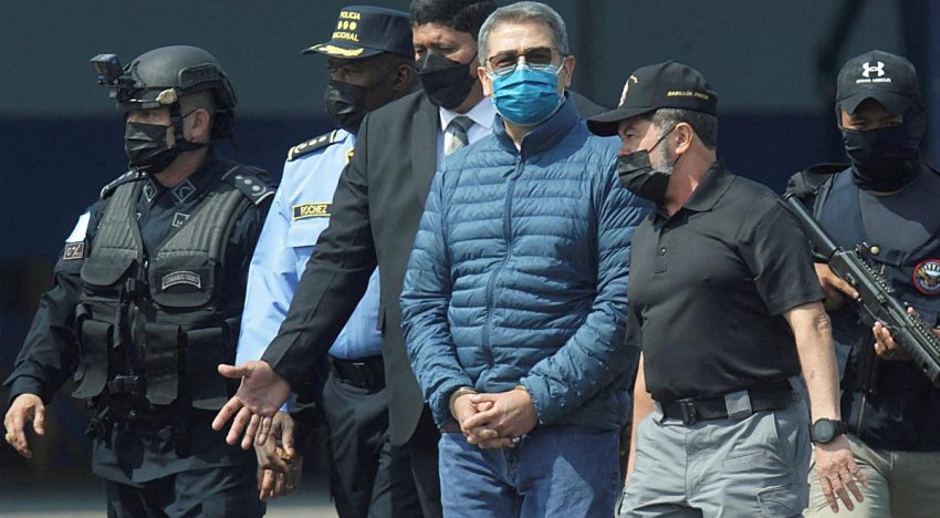 El expresidente hondureño condenado por narcotráfico es liberado por Trump