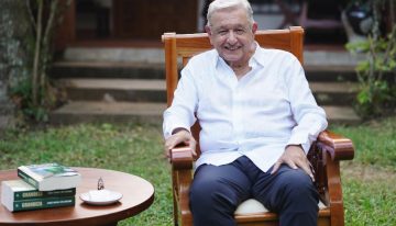 López Obrador  abandona su retiro para presentar un libro en el que asegura desmonta la historia «que inventaron los conquistadores»
