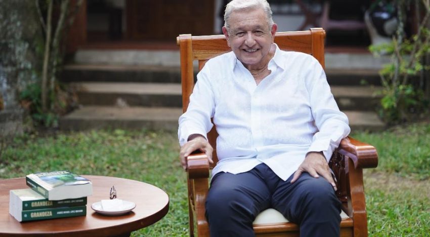 López Obrador  abandona su retiro para presentar un libro en el que asegura desmonta la historia «que inventaron los conquistadores»