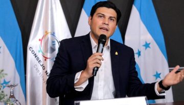 Un consejero del ente electoral de Honduras acusa a los partidos Liberal y Nacional de fraude