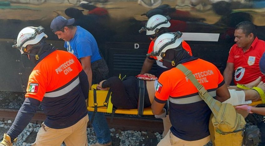 Un tren operado por la Marina mexicana se descarrila en Oaxaca: 13 muertos y más de 90 heridos