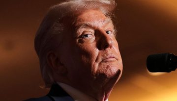 Trump ataca los nombramientos de Biden en la Reserva Federal con acusaciones de autoapertura