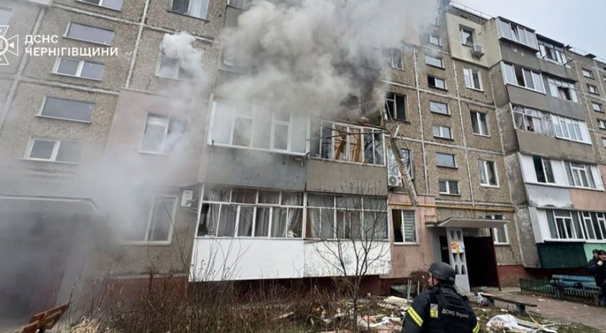 Ucrania ataca importantes refinerías de petróleo y gas de Rusia mientras el Kremlin conquista posiciones en Donetsk