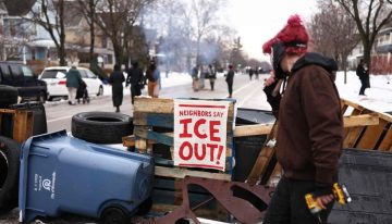 El FBI aparta a las autoridades de Minnesota de la investigación de la polémica muerte de una mujer a manos de ICE