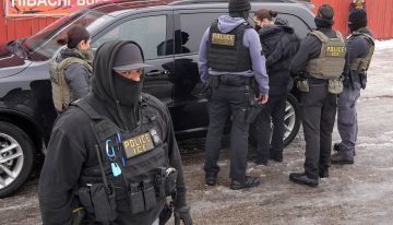 Qué es el ICE, la agencia de inmigración de EE.UU. creada tras el 11S con agentes de paisano y máscaras detrás de la mujer muerta a tiros en Mineápolis