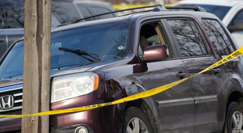 Un agente de inmigración mata a tiros a una mujer que intentó atropellarlo en un control en Mineápolis