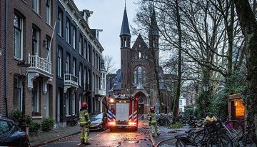 Un incendio devasta una histórica iglesia de Ámsterdam durante Nochevieja