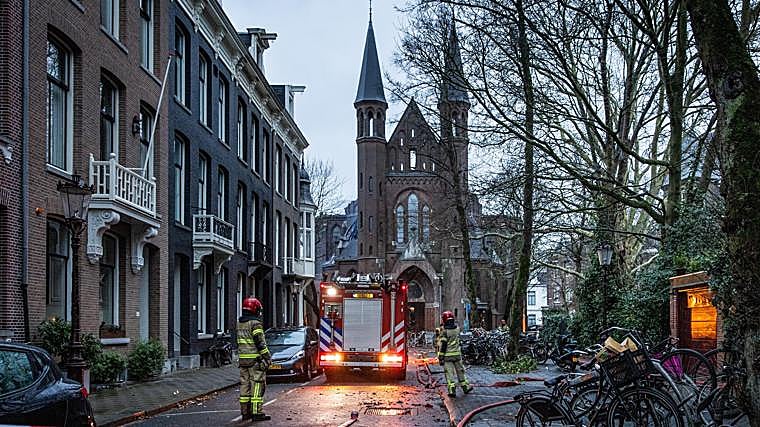 Un incendio devasta una histórica iglesia de Ámsterdam durante Nochevieja