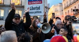Las familias de los presos políticos en Venezuela contienen la respiración y guardan silencio a la espera de las liberaciones