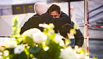 Apuntan a una vela como foco del fuego en una estación de esquí en Suiza, una tragedia sin precedentes