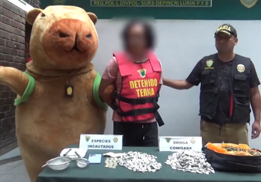 Una detención carnavalesca: la policía tailandesa se disfraza de léon para pillar por sorpesa a un fugitivo en pleno festival