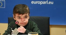 Leo, el niño sevillano de 12 años con piel de mariposa, pide luz verde para un medicamento: «Sueño con vivir sin dolor»