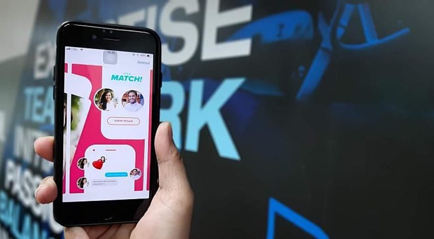 La clave para ligar en Tinder no son tus fotos, sino la historia que cuentas