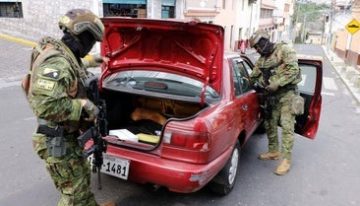 Petro denuncia que Ecuador está bombardeando Colombia en la frontera