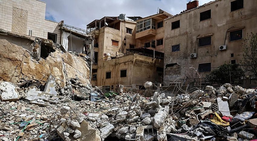 Irán mantiene cerrado el estrecho de Ormuz y niega haber hablado con Trump