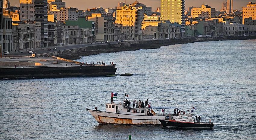 La flotilla a Cuba intenta lavar la imagen del régimen en medio de su peor crisis