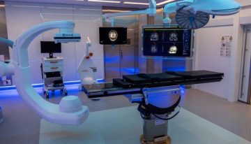 El Hospital del Mar estrena cuatro quirófanos más, una uci 'post-covid' y el primer servicio de farmacia robotizado del mundo: «Aumenta en un 60% los medicamentos almacenados»