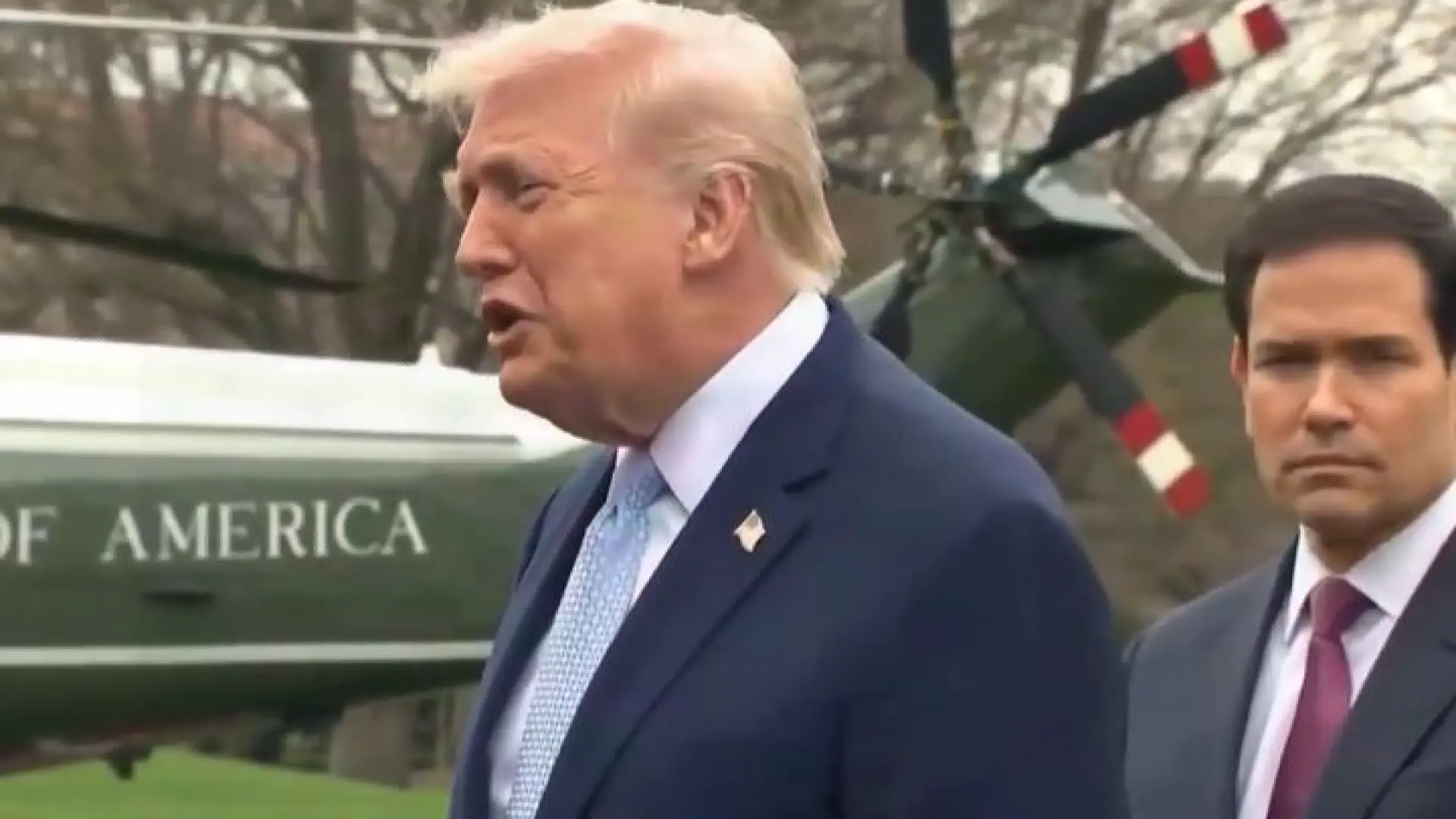 El momento en el que Trump se entera de la muerte de Chuck Norris: «Tipo duro y gran seguidor mío. No quisieras pelear con él»