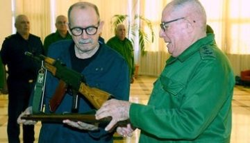 Hoteles de lujo, vuelos en business y cadenas de oro: el fiasco del convoy a Cuba