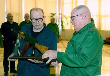 Hoteles de lujo, vuelos en business y cadenas de oro: el fiasco del convoy a Cuba