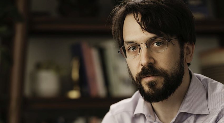 Nate Soares, el gurú del fin del mundo digital: «La IA podría crear un virus letal para matarnos»