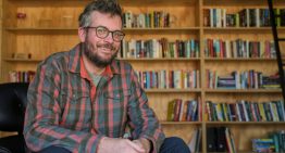 John Green da el salto a las novelas para adultos con “Hollywood, final”