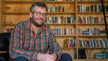 John Green da el salto a las novelas para adultos con “Hollywood, final”