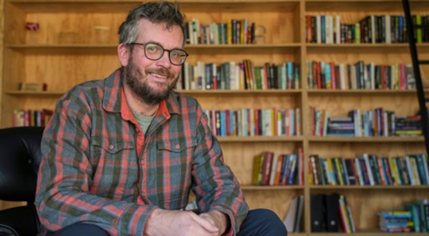 John Green da el salto a las novelas para adultos con “Hollywood, final”