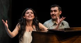 Actriz boricua Neysha Mendoza Castro brilla en Chicago en “Two Sisters and a Piano”