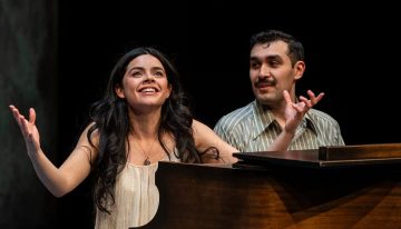 Actriz boricua Neysha Mendoza Castro brilla en Chicago en “Two Sisters and a Piano”