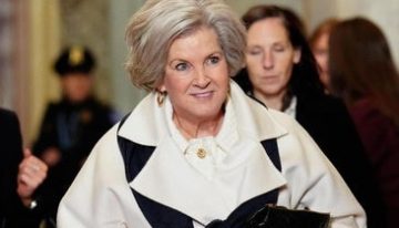 Trump anuncia que su jefa de gabinete padece cáncer de mama