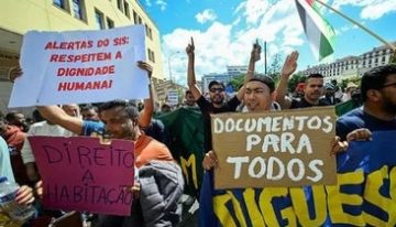 Portugal aprueba la ley de retorno y amplía la detención de inmigrantes a 18 meses